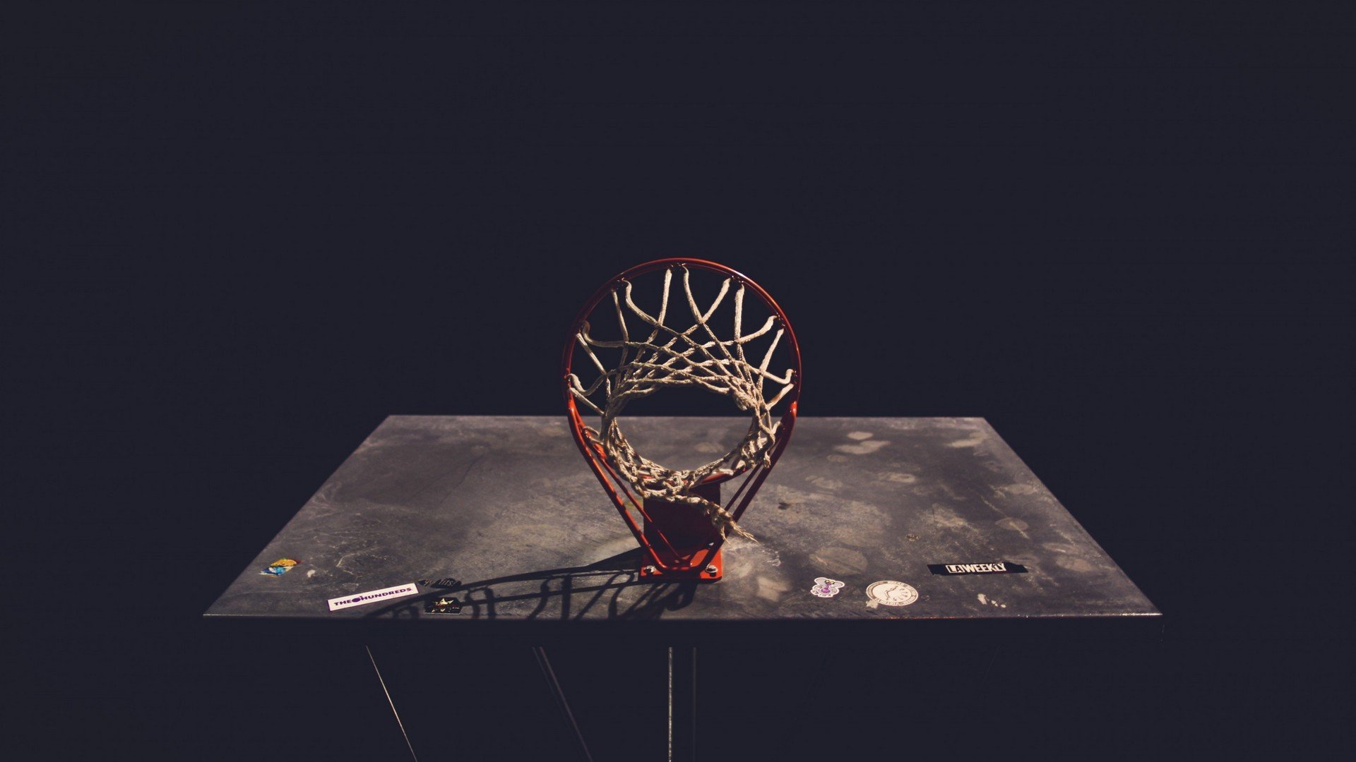 NBA与足坛双线激战,湖人迎西甲关键赛掘金冲击纪录,猛龙止颓势备战中超